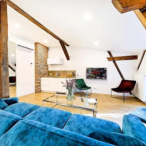 https://cinema-apartments.poznan-hotels.com